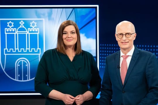 Katharina Fegebank und Peter Tschentscher: Vor dem TV-Duell im NDR wird noch in die Kamera gelächelt.