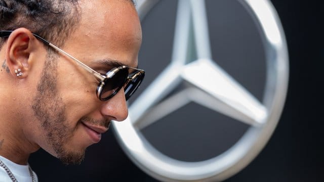 Nimmt die Testfahrten für die Formel-1-Saison 2020 auf: Weltmeister Lewis Hamilton. Nimmt die Testfahrten für die Formel-1-Saison 2020 auf: Weltmeister Lewis Hamilton.