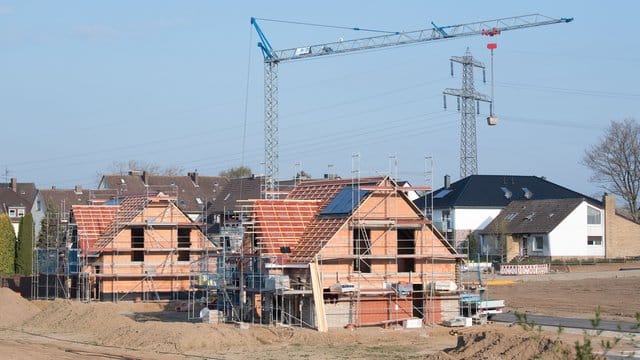 Im Kaufvertrag einer Immobilie sollten die Preisanteile für Boden und Wohnung oder Haus festgelegt werden. Im Kaufvertrag einer Immobilie sollten die Preisanteile für Boden und Wohnung oder Haus festgelegt werden.