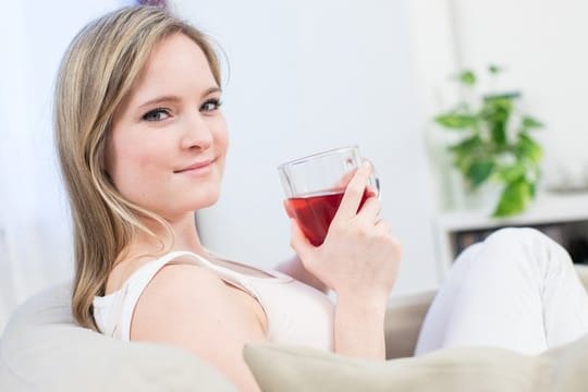 Gesunde Wärme: Tee schmeckt nicht nur - glaubt man verschiedenen Werbeversprechen, kann er auch Beschwerden aller Art lindern.