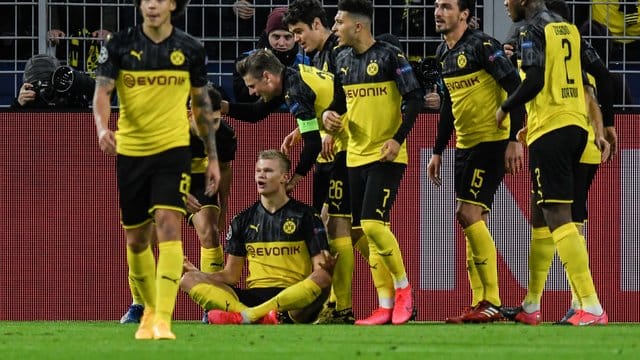 Matchwinner und gefeierter Mann: BVB-Torjäger Erling Haaland (sitzend). Matchwinner und gefeierter Mann: BVB-Torjäger Erling Haaland (sitzend).