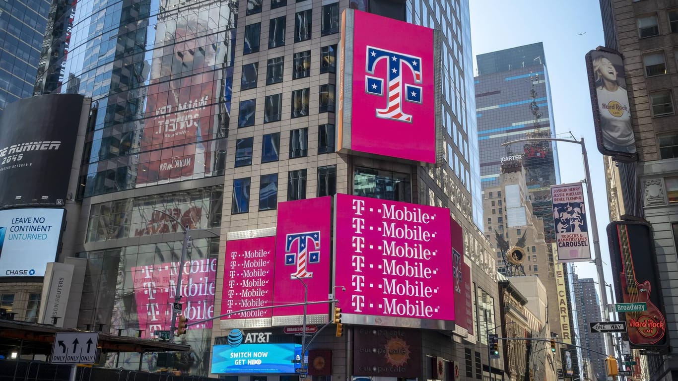 Die geplante Fusion von T-Mobile US und dem Rivalen Sprint wird die Deutsche Telekom erst einmal 15 Milliarden Dollar kosten.