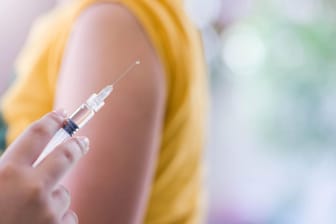Coronavirus: Wissenschaftler glauben, dass erste Impfstoff-Tests an Menschen in drei bis vier Monaten beginnen könnten.