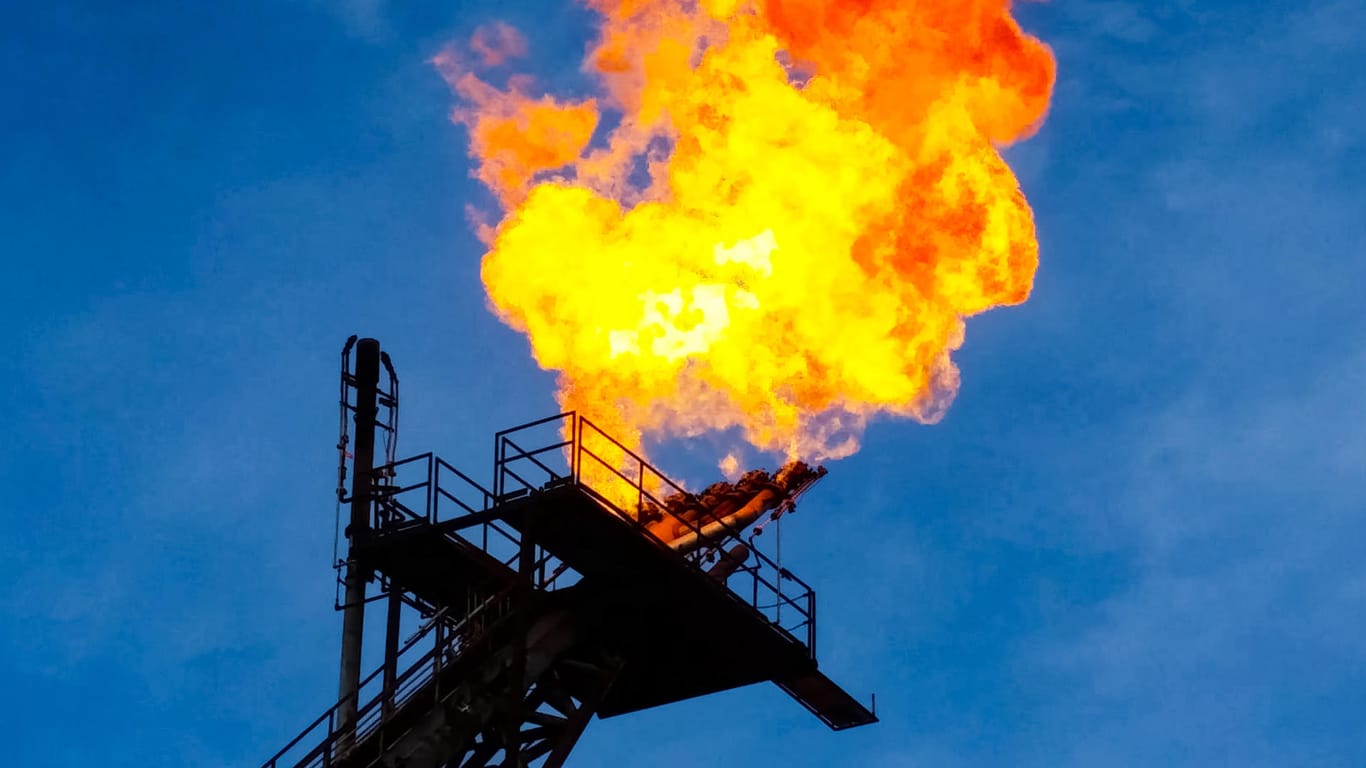 Brennende Gase auf einer Bohrinsel: Methangas ist der Hauptbestandteil von Erdgas.
