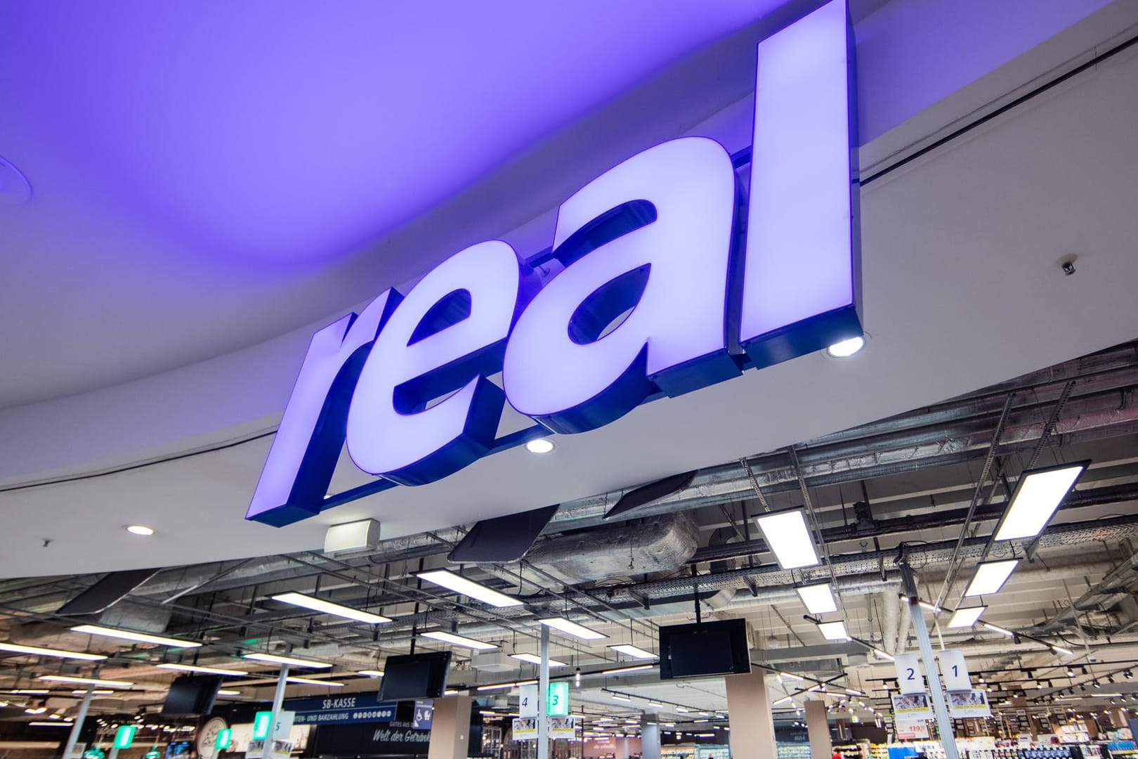 Metro verkauft seine Supermarkttochter Real: Wie geht es jetzt mit den Beschäftigten weiter? Metro verkauft seine Supermarkttochter Real: Wie geht es jetzt mit den Beschäftigten weiter?