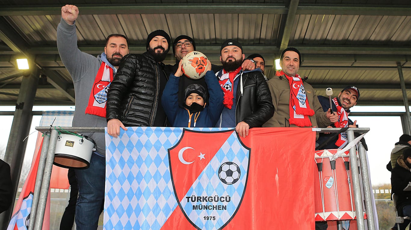 Die "Fanatiks" wollen bei Türkgücü eine tolerante Kurve formen – und treffen auf Widerstand.