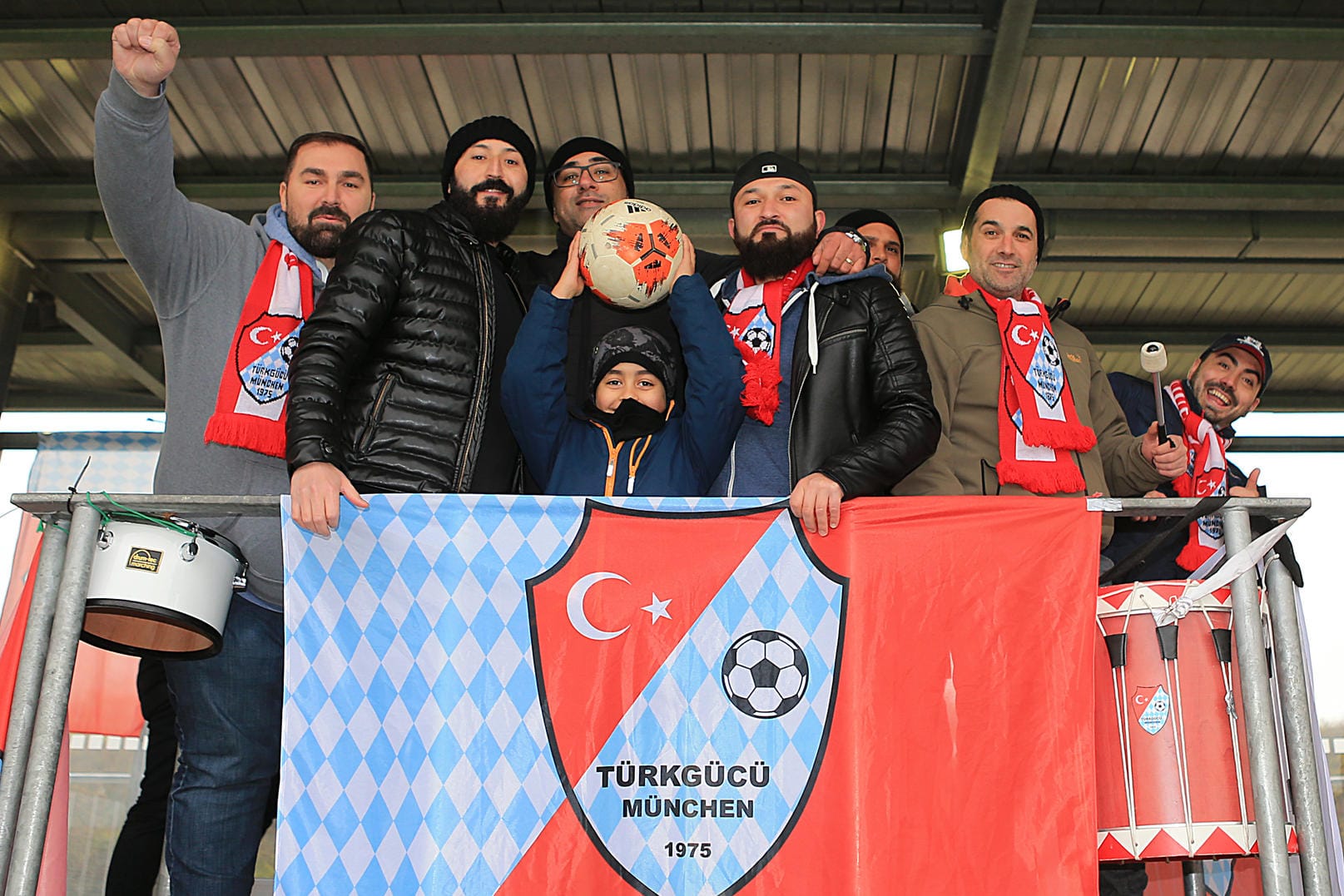 Die "Fanatiks" wollen bei Türkgücü eine tolerante Kurve formen – und treffen auf Widerstand.