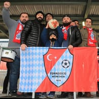 Die "Fanatiks" wollen bei Türkgücü eine tolerante Kurve formen – und treffen auf Widerstand.