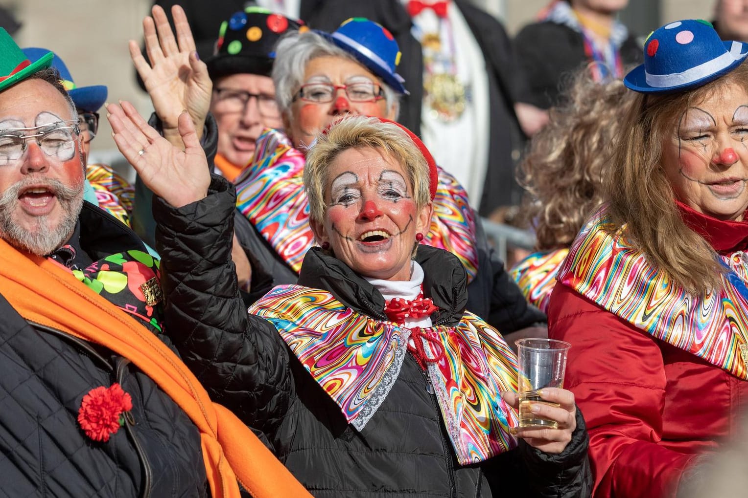 Die Aussichten für das Wetter am Rosenmontag sind gut – davor wartet ein stürmisches Wochenende. (Archivfoto)