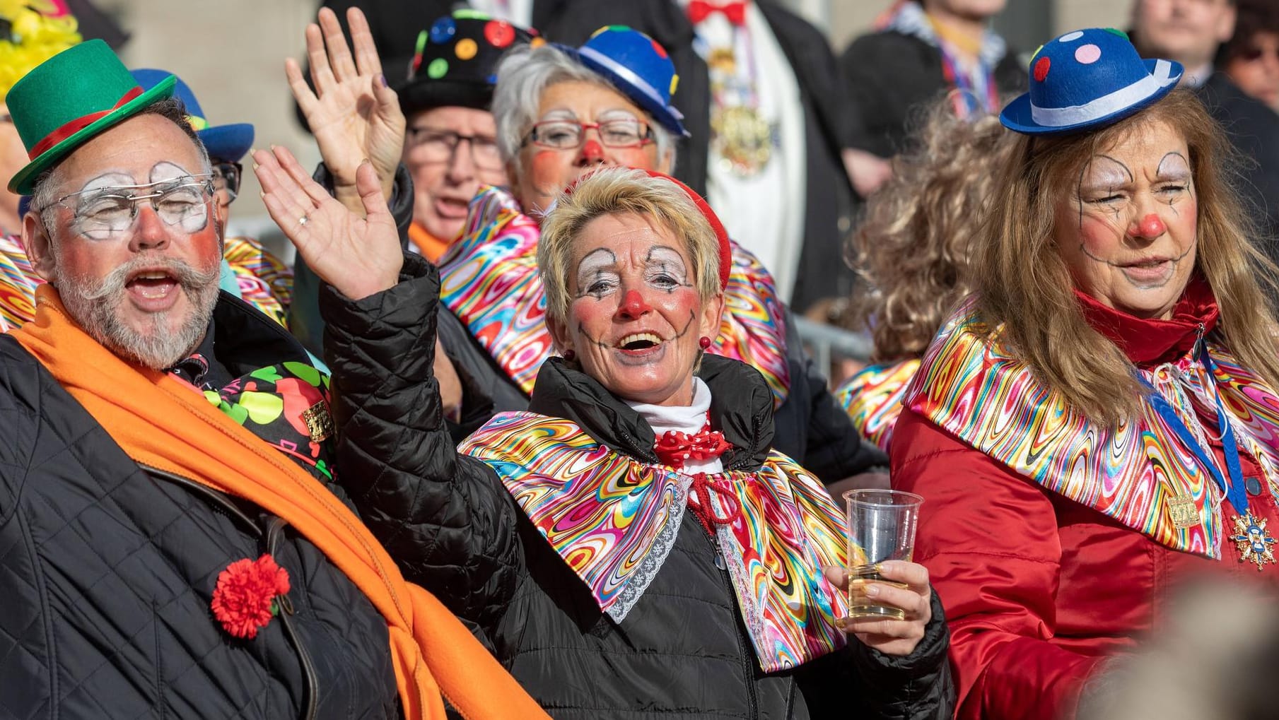 Die Aussichten für das Wetter am Rosenmontag sind gut – davor wartet ein stürmisches Wochenende. (Archivfoto)