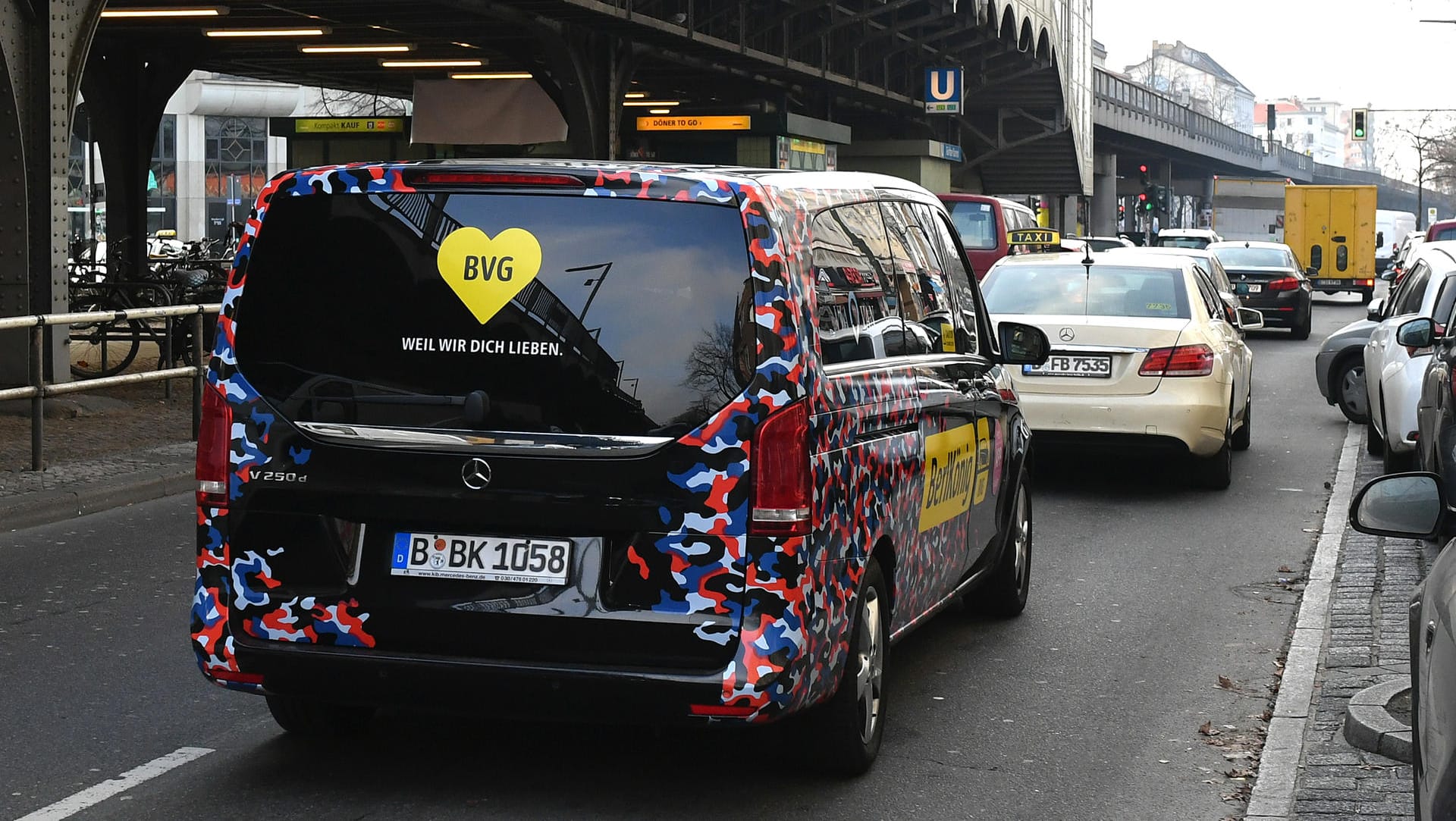 Ein Van vom Fahrservice der BVG: Es wird wohl keine Ausweitung des Geschäftsgebiets geben.