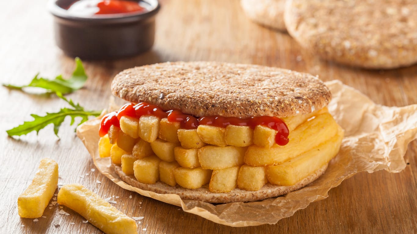 Chip Butty: Die klassische Variante besteht aus einem Sandwich mit Pommes.