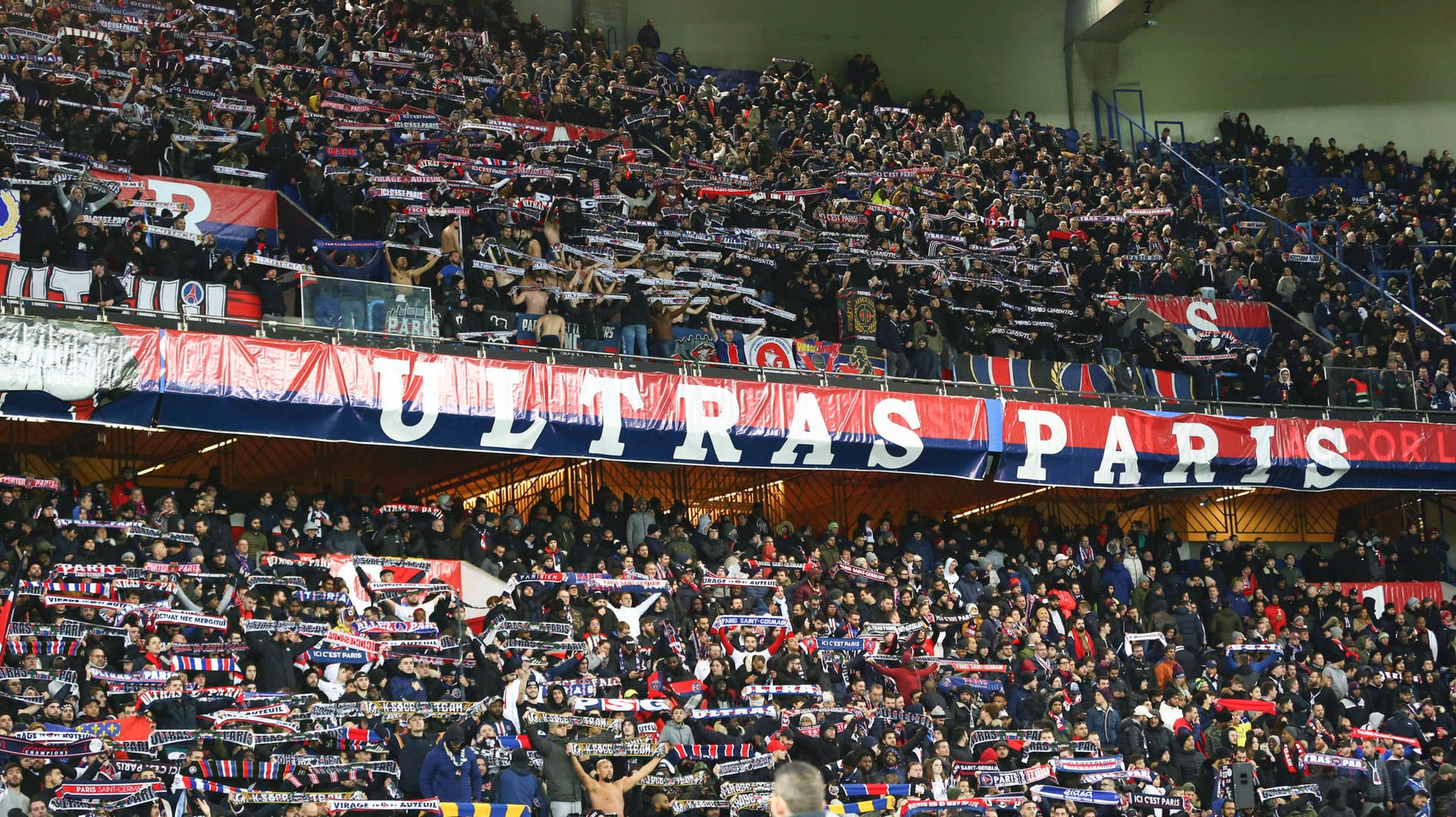 Ultras Paris: Über 100 Anhänger von PSG wurden an der deutschen Grenze aufgehalten. Ultras Paris: Über 100 Anhänger von PSG wurden an der deutschen Grenze aufgehalten.