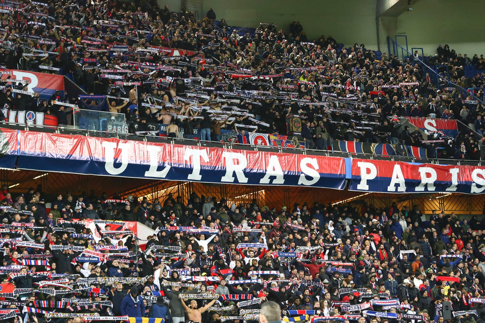 Ultras Paris: Über 100 Anhänger von PSG wurden an der deutschen Grenze aufgehalten.
