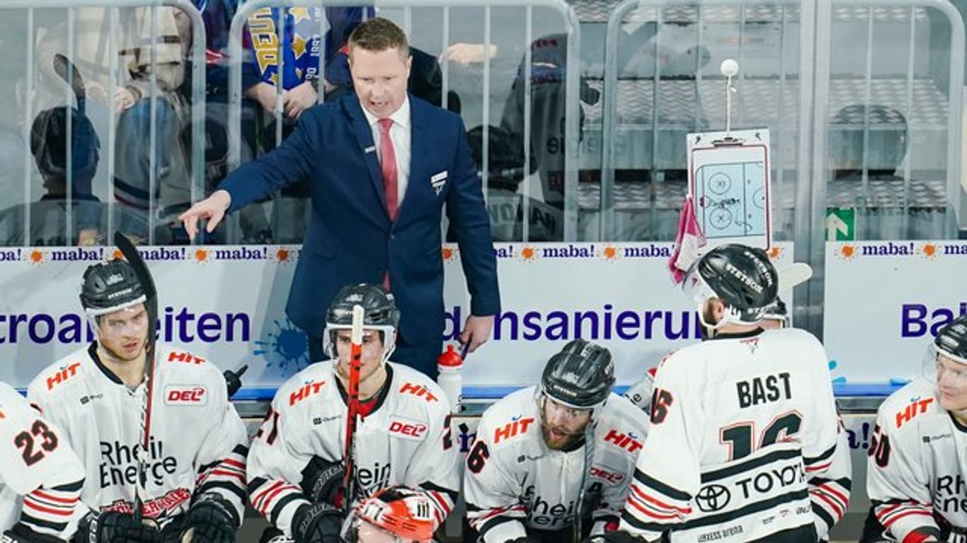 Die Kölner Haie um Trainer Mike Stewart verloren erneut.