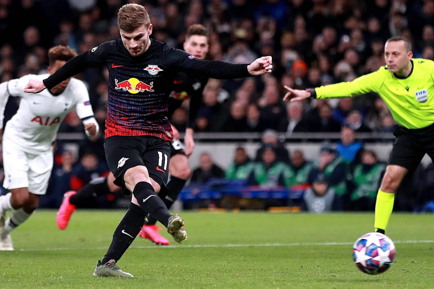 Vom Elfmeterpunkt: Leipzigs Timo Werner (l.) erzielte in London das Tor des Tages.