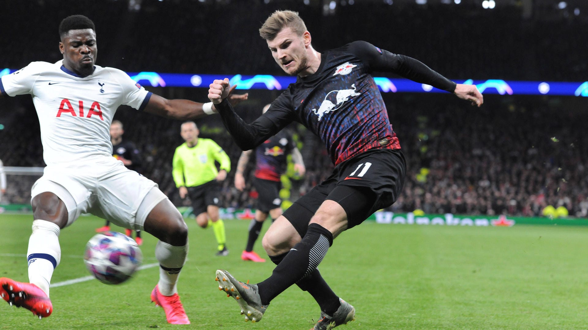 Mit diesem Trikot spielte Timo Werner (r.) in London nur eine Halbzeit. Mit diesem Trikot spielte Timo Werner (r.) in London nur eine Halbzeit.
