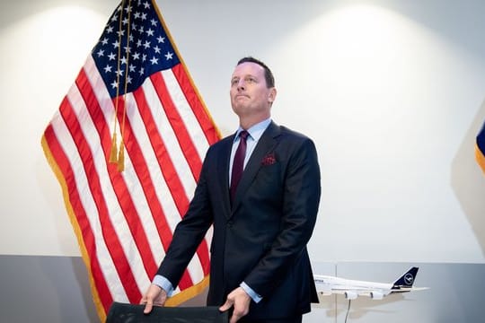 Richard Grenell nimmt an einer Pressekonferenz in der US-Botschaft in Berlin teil.