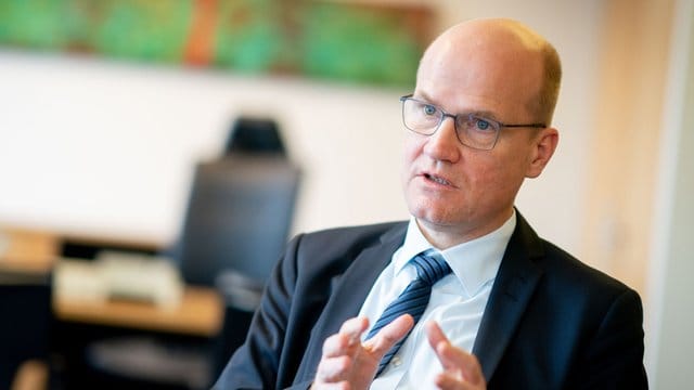 Unionsfraktionschef Ralph Brinkhaus (CDU) pocht auf ein Mitspracherecht der Bundestagsfraktion bei der Nachfolge für Annegret Kramp-Karrenbauer. Unionsfraktionschef Ralph Brinkhaus (CDU) pocht auf ein Mitspracherecht der Bundestagsfraktion bei der Nachfolge für Annegret Kramp-Karrenbauer.