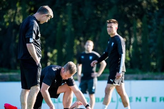 Ex-Bundesliga-Profi Jon Dahl Tomasson (l) ist Trainer von Malmö FF.