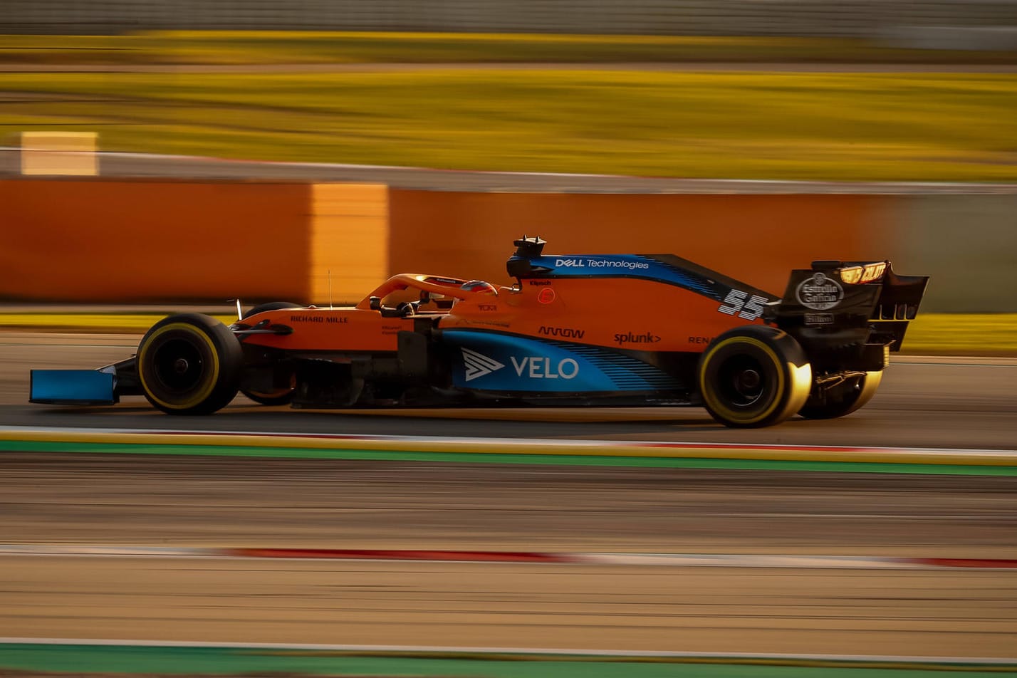 Formel 1:Carlos Sainz in seinem McLaren-Renault bei den Testfahrten in Spanien 2020.