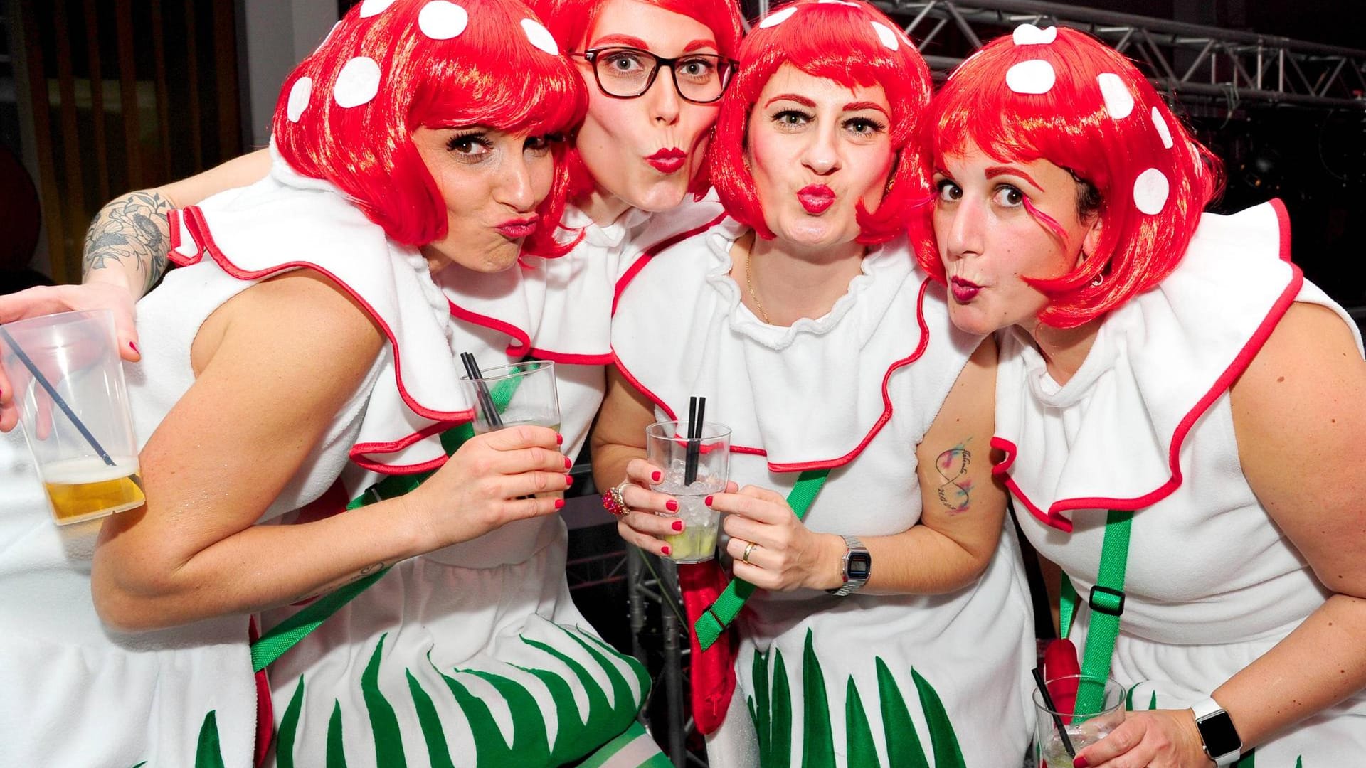 Weiberfasching:Jedes Jahr stürmen an diesem Tag die Frauen in Köln und anderen Städten die Rathäuser und übernehmen symbolisch das Regiment.