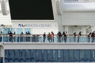 An Bord der "Princess Diamond": Etwa 3000 Menschen befinden sich derzeit noch auf dem Schiff.
