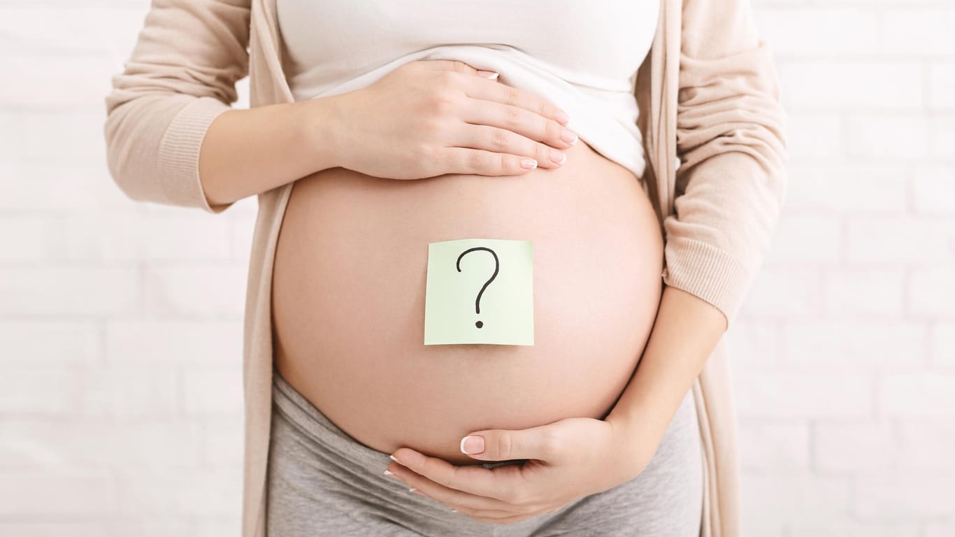 Schwangerschaft: Weltweit werden geringfügig mehr Jungen als Mädchen geboren.