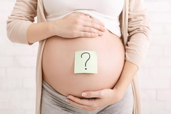 Schwangerschaft: Weltweit werden geringfügig mehr Jungen als Mädchen geboren.