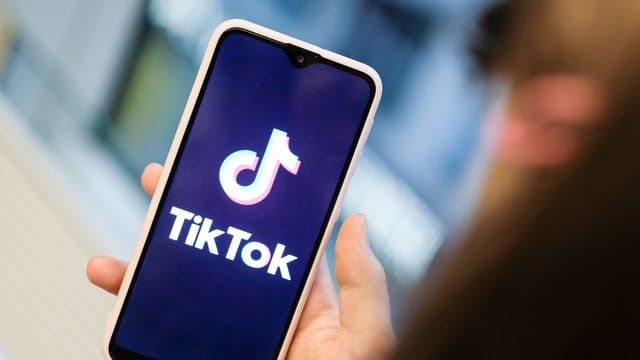 Auch wenn sie es nie auf ihrem Smartphone haben wollten: Eltern haben nun einen guten Grund, Tiktok zu installieren. Auch wenn sie es nie auf ihrem Smartphone haben wollten: Eltern haben nun einen guten Grund, Tiktok zu installieren.