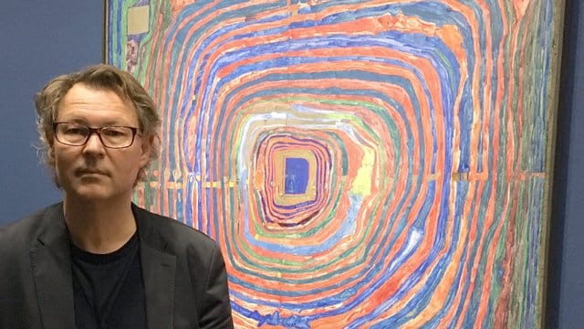 Der Direktor des Leopold Museums, Hans-Peter Wipplinger, steht vor dem Bild "Der große Weg" (1955) von Friedensreich Hundertwasser. Der Direktor des Leopold Museums, Hans-Peter Wipplinger, steht vor dem Bild "Der große Weg" (1955) von Friedensreich Hundertwasser.
