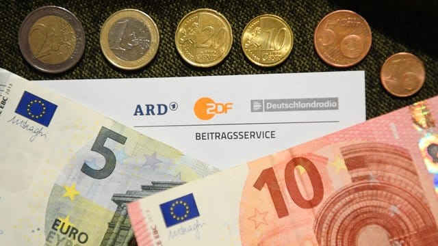 In einem vorläufigen Entwurf haben Experten einen Anstieg um 86 Cent auf 18,36 Euro vorgeschlagen. In einem vorläufigen Entwurf haben Experten einen Anstieg um 86 Cent auf 18,36 Euro vorgeschlagen.