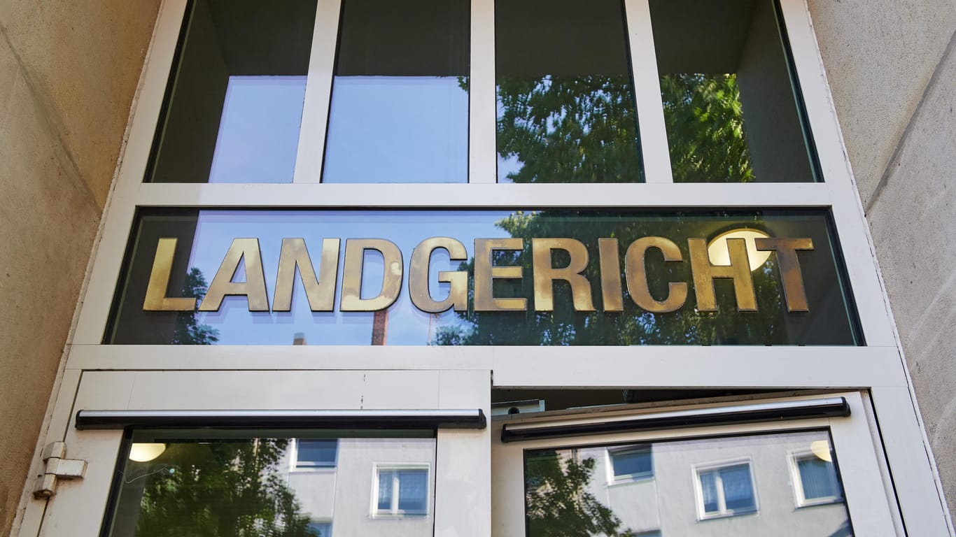 Der Eingang zum Landgericht Dortmund: Dort wurde vor einem Schwurgericht ein 22-Jähriger verurteilt.