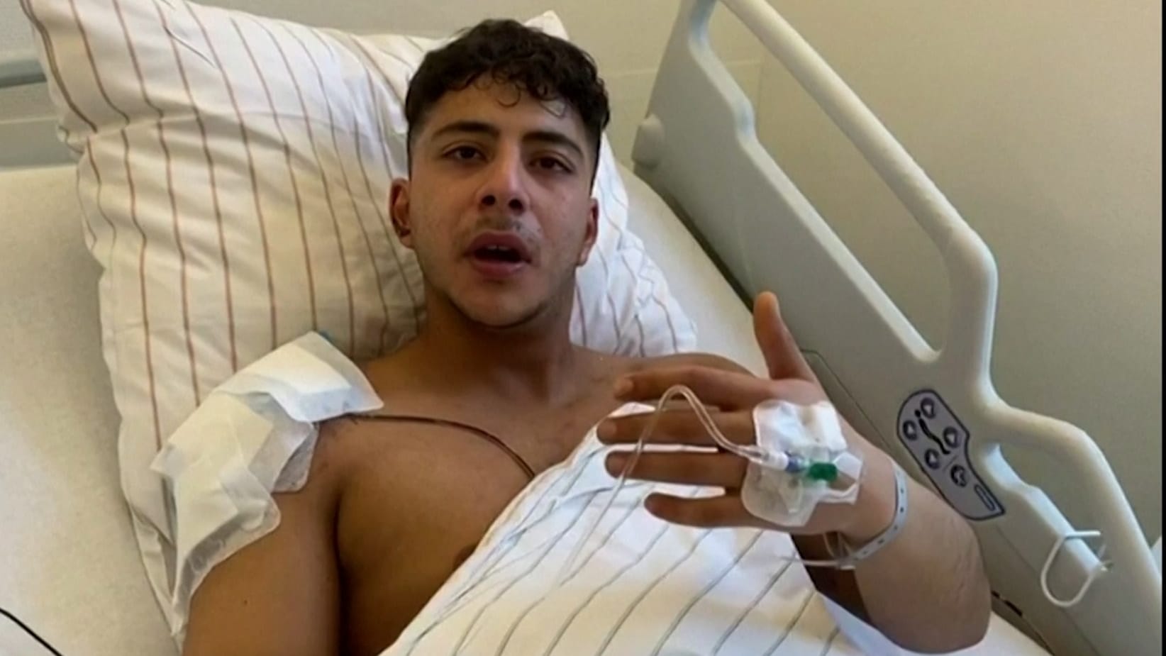 Anschlag in Hanau: Muhammed überlebte die Schüsse in einer Shisha-Bar und schilderte noch im Krankenhaus seine Erlebnisse. Anschlag in Hanau: Muhammed überlebte die Schüsse in einer Shisha-Bar und schilderte noch im Krankenhaus seine Erlebnisse.