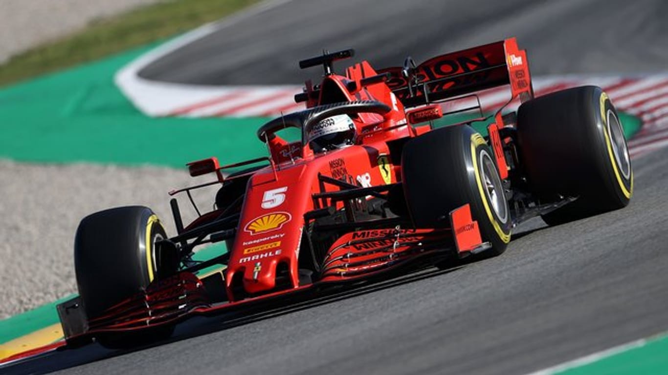 Löste seinen Stallrivalen wieder am Steuer des neuen Ferrari ab: Sebastian Vettel dreht in Barcelona Testrunden.