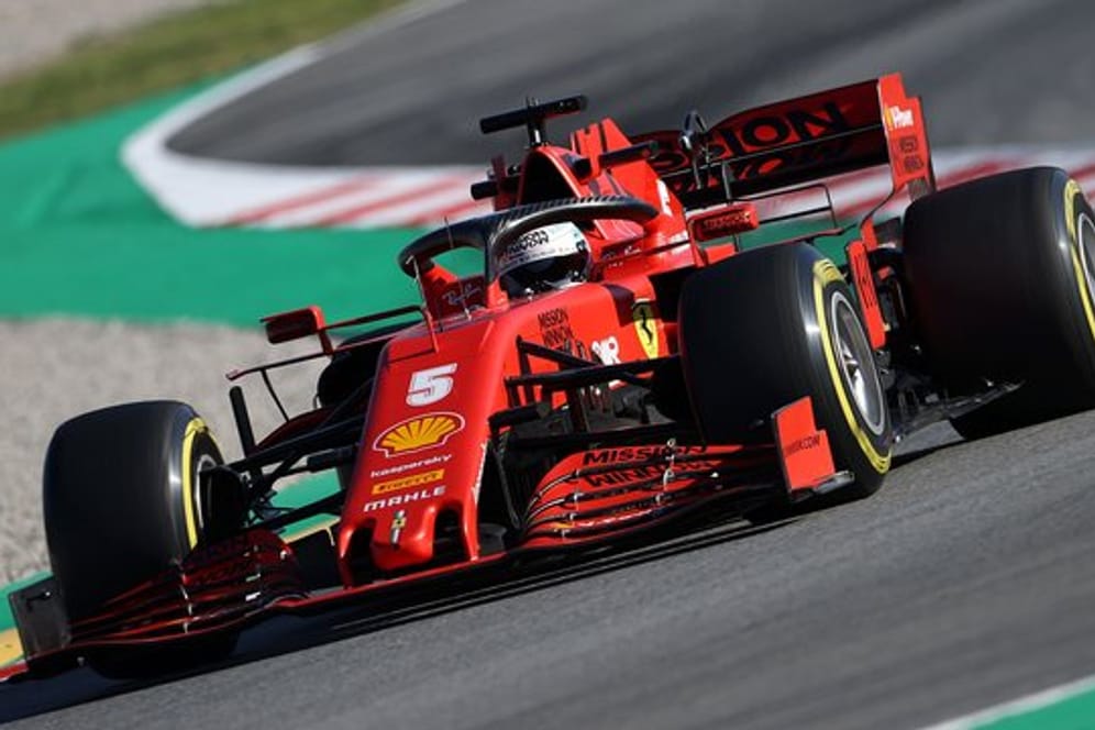 Löste seinen Stallrivalen wieder am Steuer des neuen Ferrari ab: Sebastian Vettel dreht in Barcelona Testrunden.