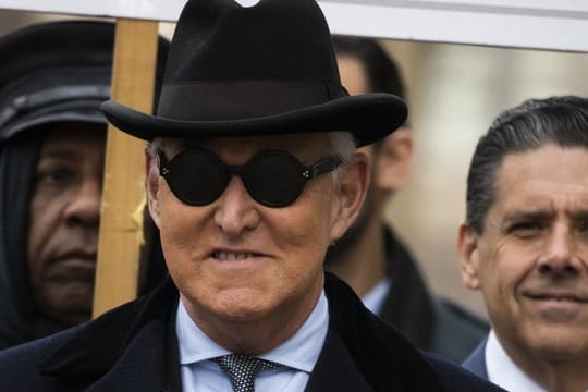 Roger Stone, ein langjähriger Vertrauter von US-Präsident Trump, muss für 40 Monate ins Gefängnis.