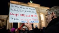 Berlin: Mahnwache für Hanau am Brandenburger Tor 