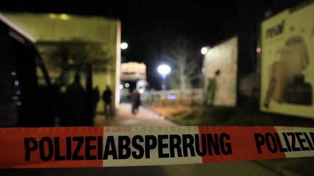 Eine Frau ist nach einer Auseinandersetzung in Neumarkt in der Oberpfalz gestorben. Eine Frau ist nach einer Auseinandersetzung in Neumarkt in der Oberpfalz gestorben.