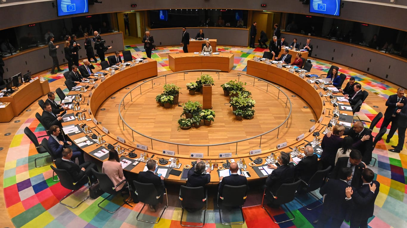 Brüssel: Die Staats- und Regierungschefs der Europäischen Union treffen sich im Rahmen eines EU-Gipfels der Staats- und Regierungschefs zu einem Rundtischgespräch.
