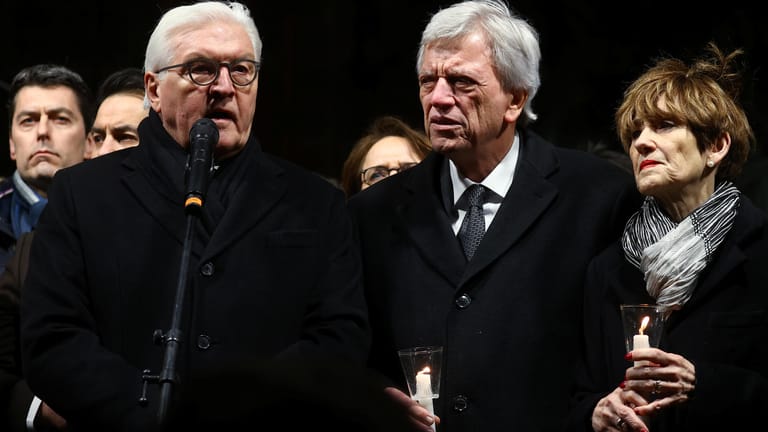 Bundespräsident Frank-Walter Steinmeier und Hessens Ministerpräsident Volker Bouffier stellten sich in Hanau gegen den Hass.