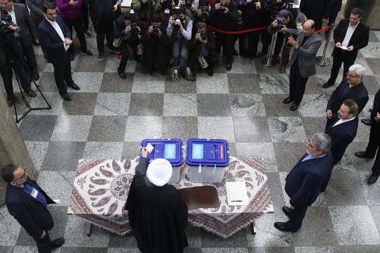 Der iranische Präsident Hassan Ruhani bei der Stimmabgabe am vergangenen Freitag.