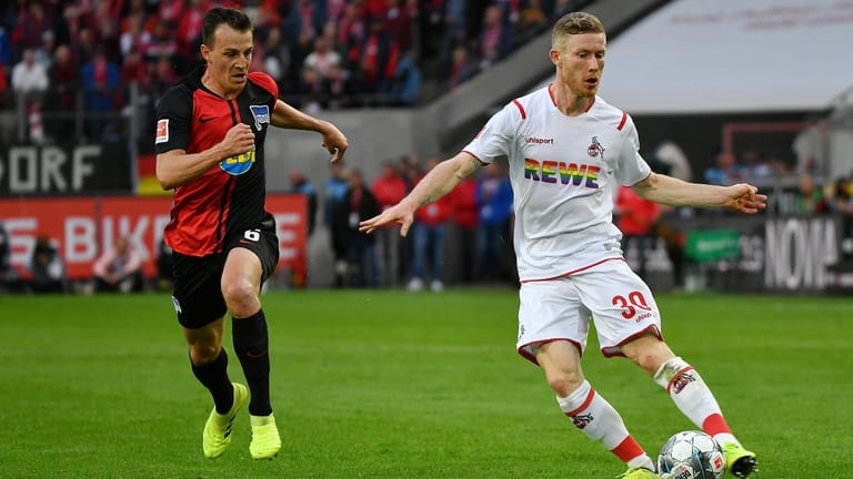 Spieler des 1. FC Köln und von Hertha BSC bei einer früheren Begegnung: Am Freitag treffen die Vereine erneut aufeinander.
