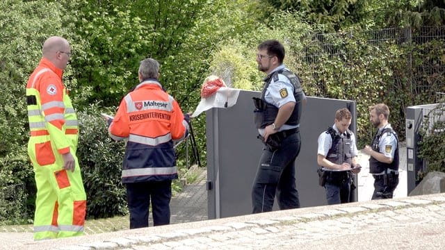 Ein Familienvater steht im Verdacht, seine Frau und einen Sohn getötet zu haben. Ein Familienvater steht im Verdacht, seine Frau und einen Sohn getötet zu haben.
