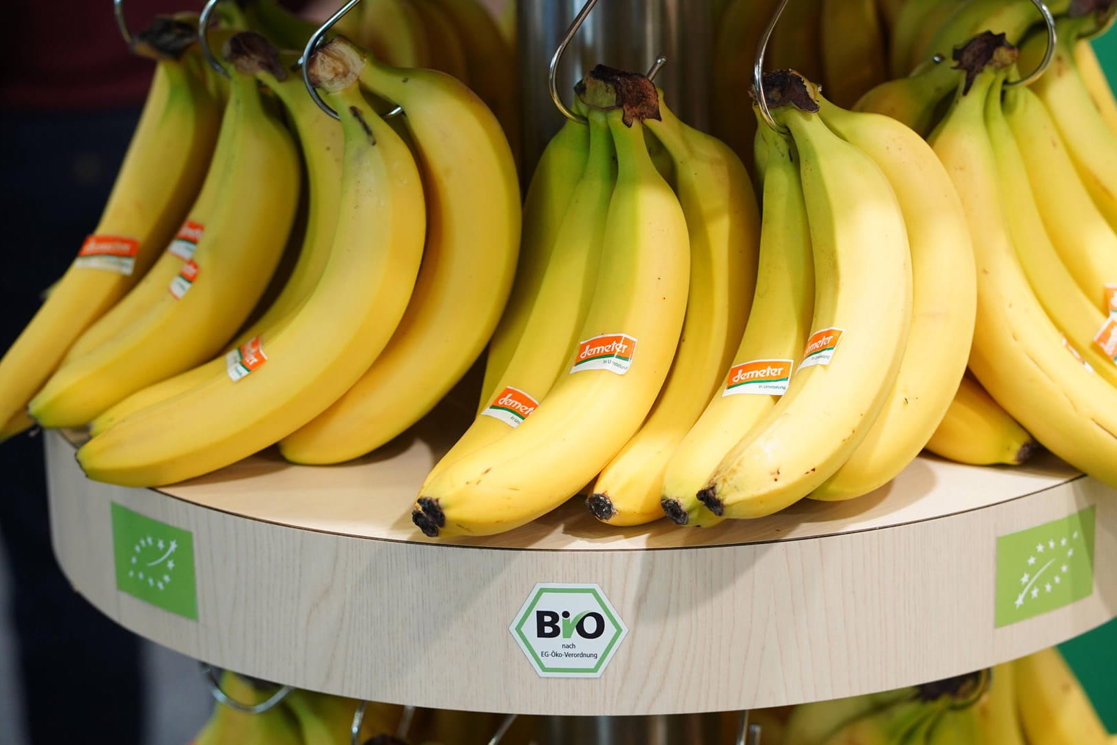 Bio-Lebensmittel: Der Discounter Kaufland setzt auf Demeter-Qualität und hat inzwischen über 220 Produkte im Angebot, die die Standards des ältesten deutschen Bio-Verbandes erfüllen.