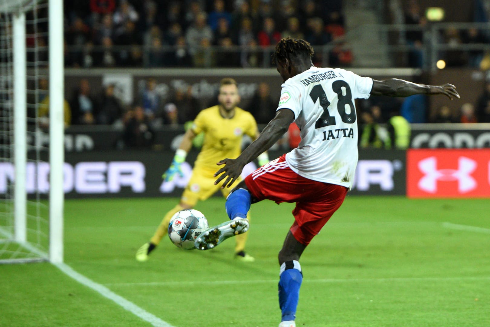 Bakery Jatta: Der HSV-Profi fühlt sich in der Hansestadt pudelwohl.