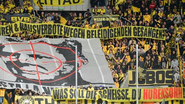BVB-Fans haben Hoffenheim-Mäzen Dietmar Hopp verunglimpft.