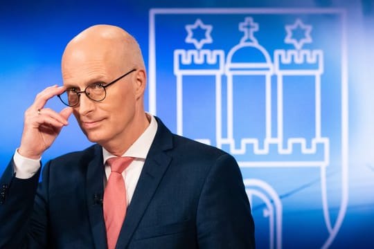 Umfragen zufolge steuert die SPD um Bürgermeister Peter Tschentscher bei der Bürgerschaftswahl in Hamburg auf die 40 Prozent zu.