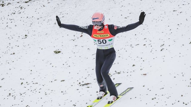 Karl Geiger gewann den Weltcup in Rasnov.