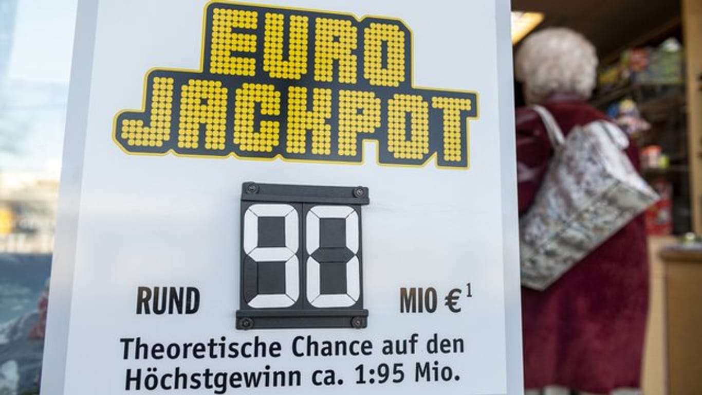 Bei den 90 Millionen Euro handelt es sich um den höchsten jemals in Nordrhein-Westfalen erreichten Lotteriegewinn.